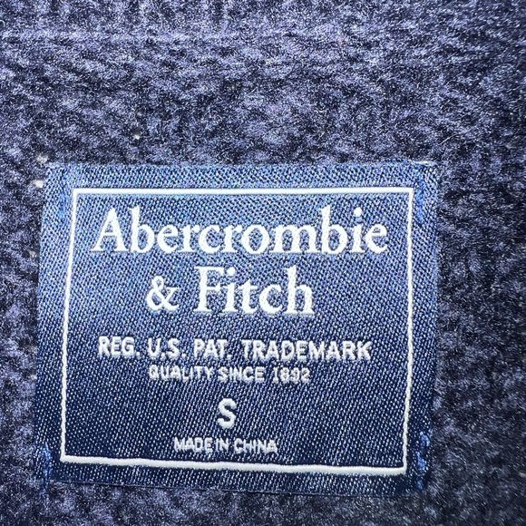 Abercrombie & Fitch dark blue cable knit mock neck sweater. Size small - Picture 2 of 3
